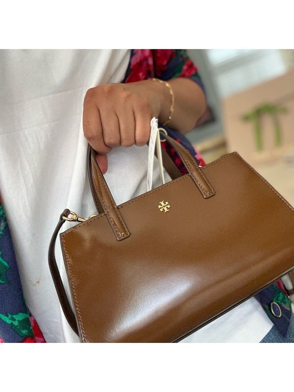 New 450+ Tory Burch Emerson mini tote in rich walnut color Leathe - Picture 8 of 12